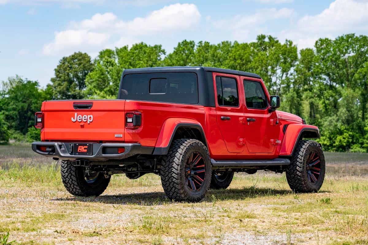 Jeep Gladiator Suspension Lift Kit - Rough Country - 2.5in Suspension Lift - '20-'23